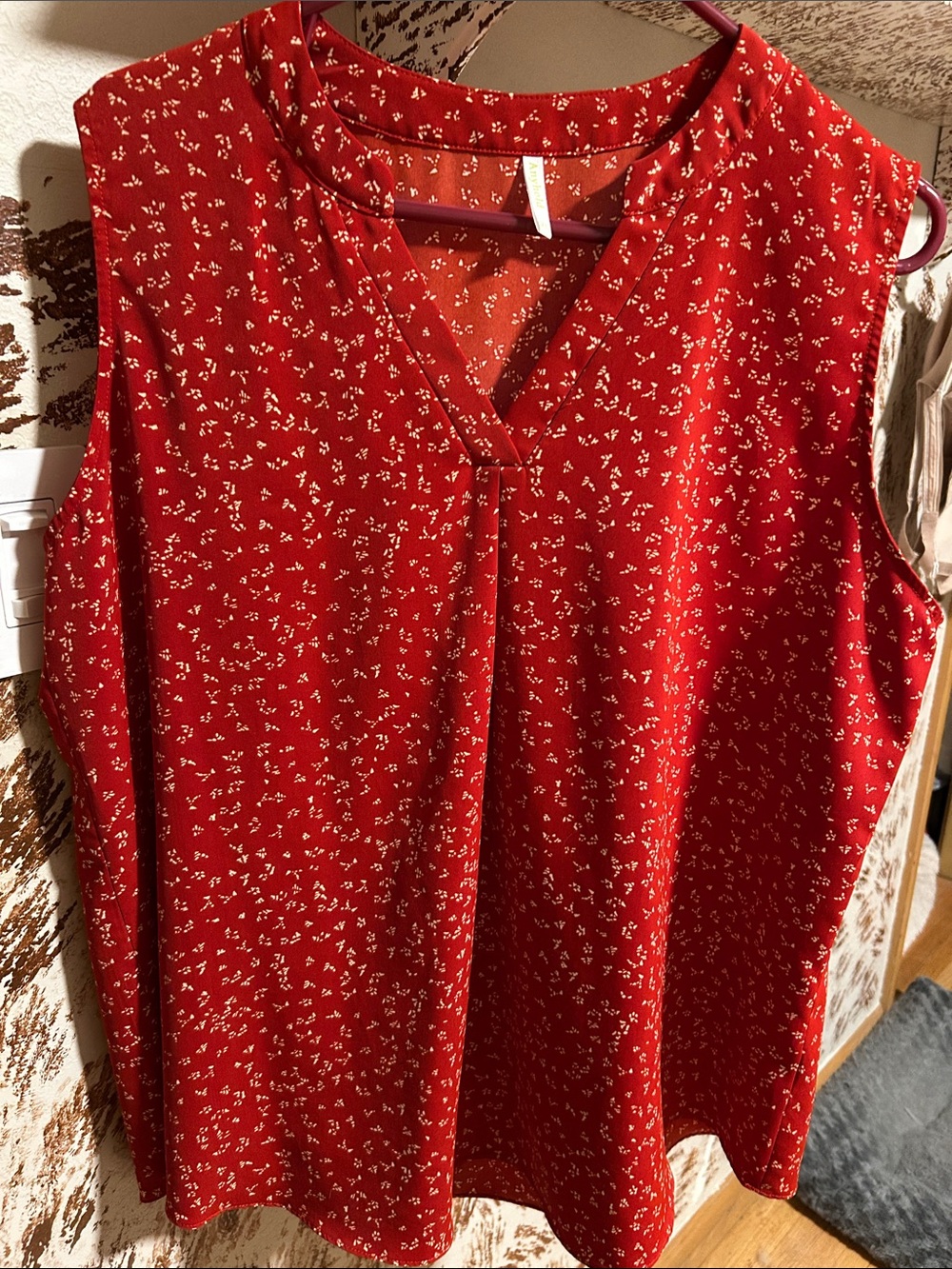 Women’s Red Sleeveless Floral V-Neck Camisole